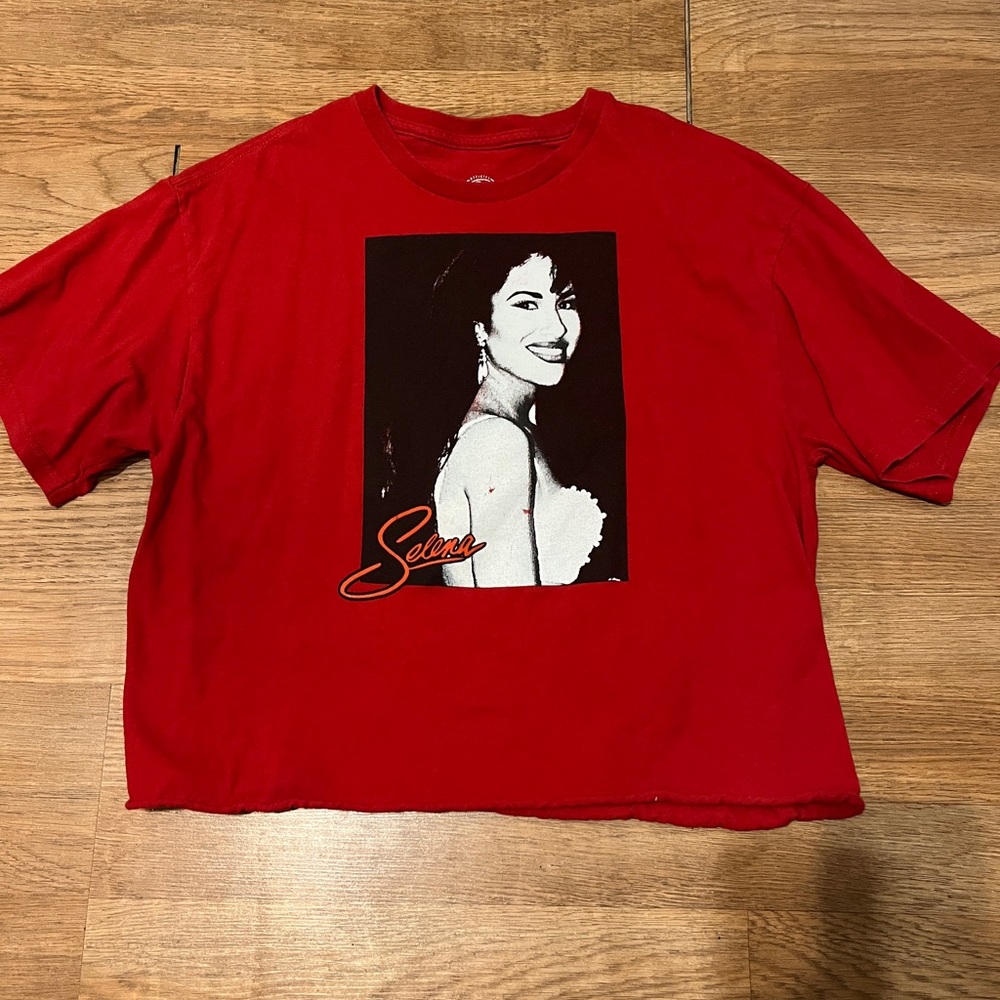 Selena crop top